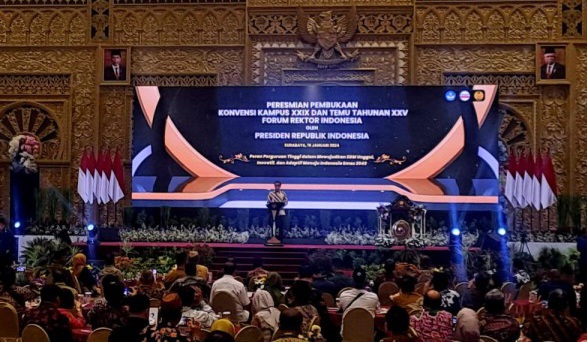 Presiden Jokowi saat membuka Konvensi XXIX dan Temu Tahunan XXV Forum Rektor Indonesia di Surabaya, Senin (15/1/2024) [idntimes]