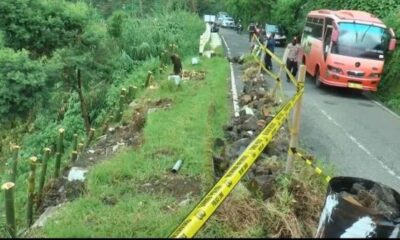 Hujan yang memiliki intensitas tinggi, menyebabkan jalur wisata menuju ke Dieng dari Wonosobo mengalami retak hingga longsor [inews]