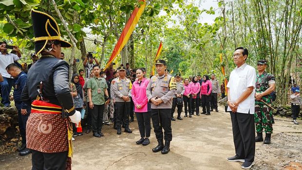 Kapolri Jenderal Listyo Sigit Prabowo resmikan sumur bor Polri Presisi di Gunungkidul Yogyakarta [detik]