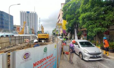 Perbaikan Jalan Gajah Mada, Olimo, Taman Sari, Jakarta Barat, imbas pengerjaan proyek pemindahan kabel utilitas pada Kamis (4/1/2024) [republika]