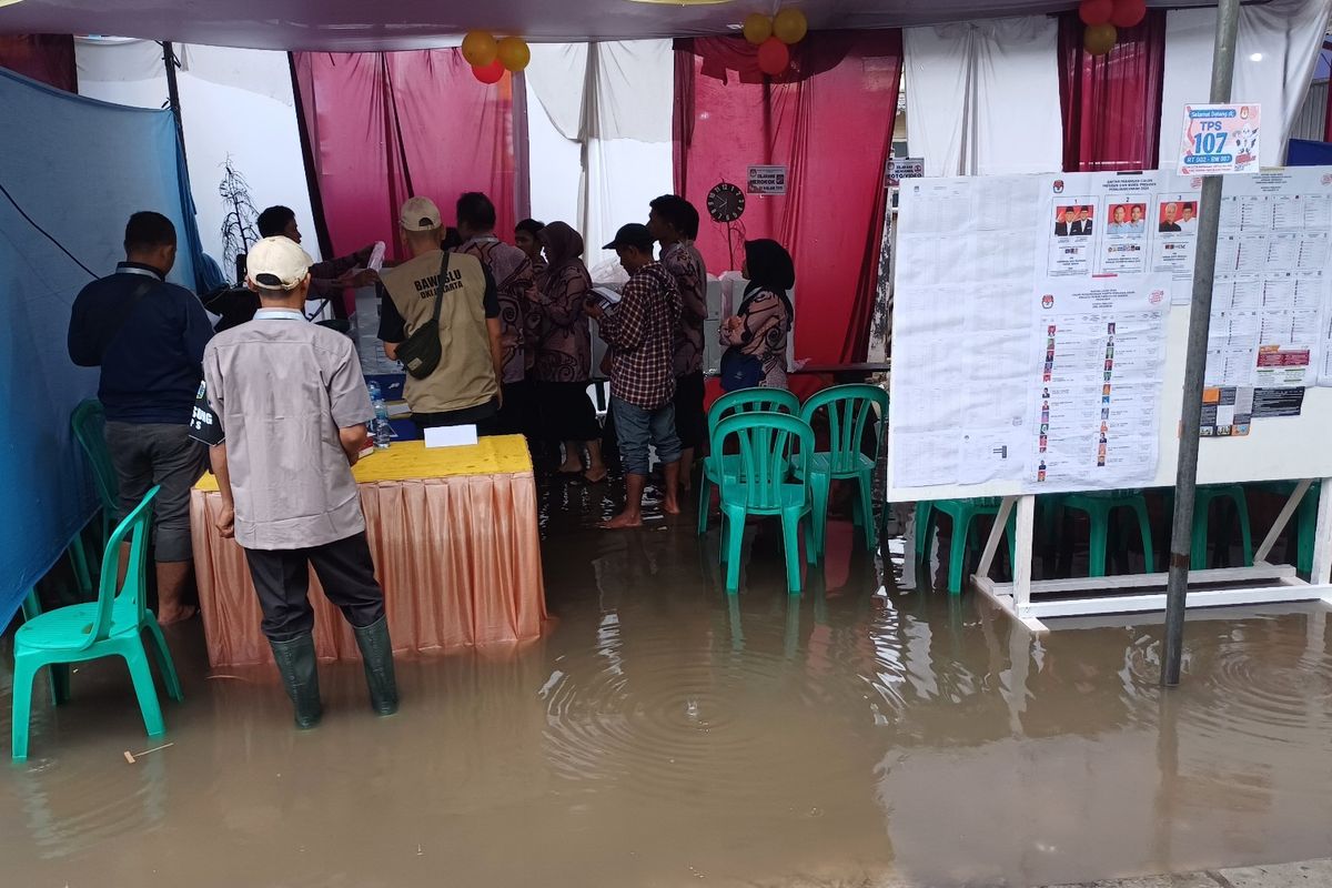 Banjir melanda sejumlah TPS yang ada di Jakarta [kompas]