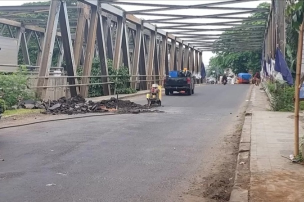 Baut Jembatan Cipendawa, Bekasi hilang dicuri [pojoksatu]