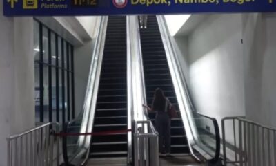 Tampak terpasang garis merah dan tak berfungsi pada eskalator peron 11 dan 12 [jawapos]