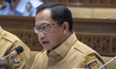 Presiden Joko Widodo menunjuk Menteri Dalam Negeri (Mendagri) Tito Karnavian menjadi Pelaksana Tugas (Plt) Menko Polhukam untuk menggantikan Mahfud MD [republika]