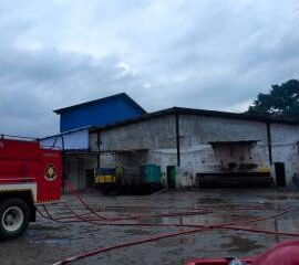 Terjadi kebocoran gas amonia di Pabrik es di Koang Jaya, Karawaci, Kota Tangerang [tangerangnews]