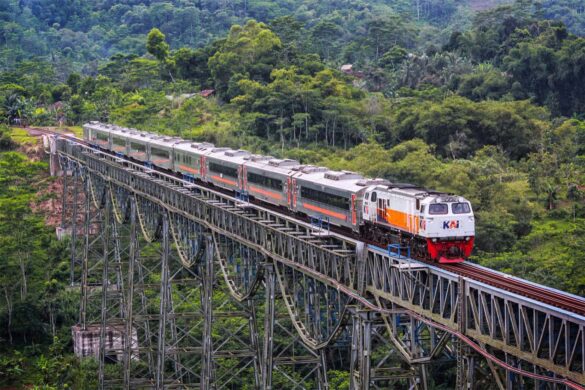 Kereta api jarak jauh [majalahlintas]