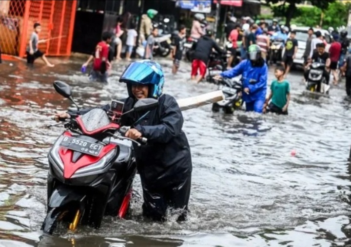 Banjir di Jakarta Barat [antara]