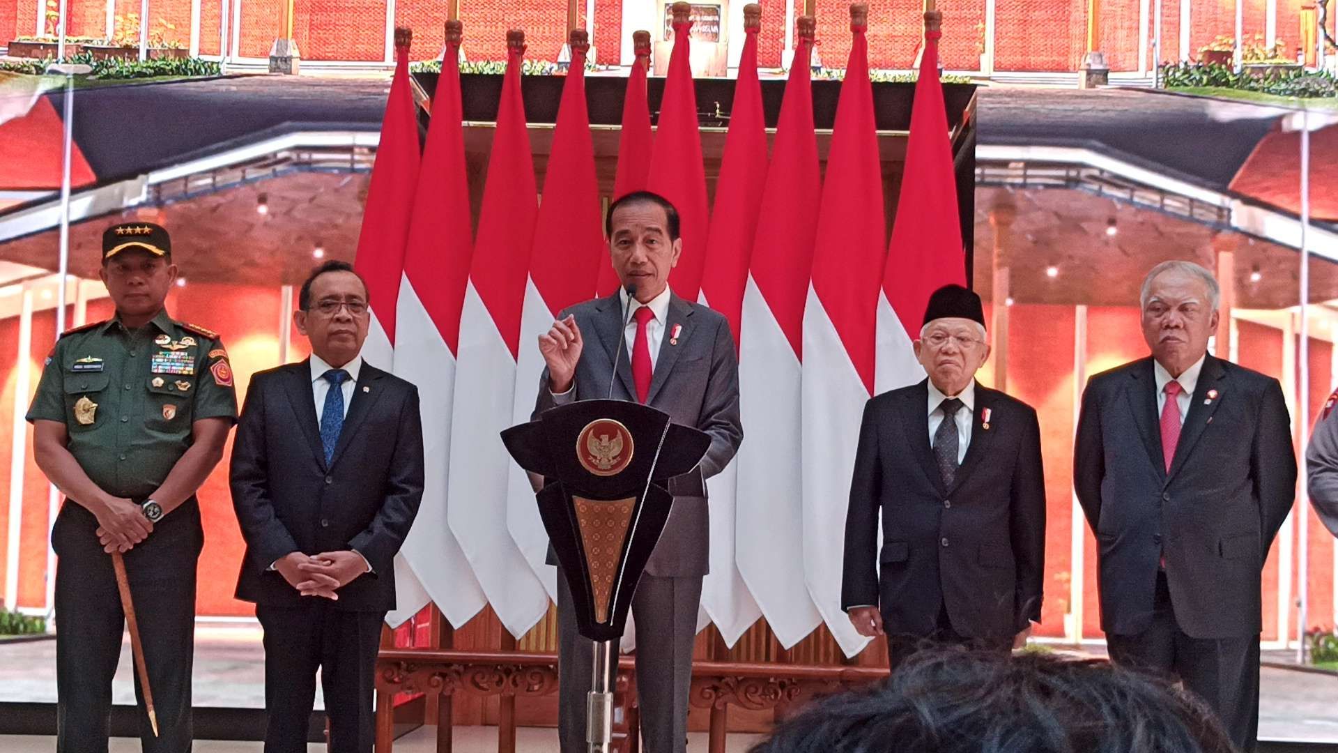 Presiden Joko Widodo memberikan keterangan pers menjelang keberangkatannya ke Australia dalam rangka menghadiri KTT ASEAN-Australia, di Melbourne [rri]