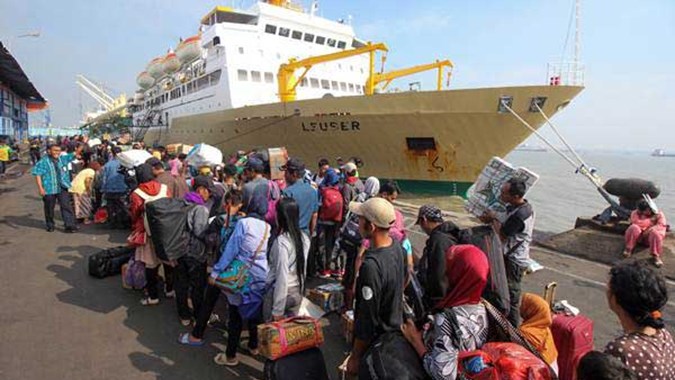 Mudik memakai kapal [pasardana]