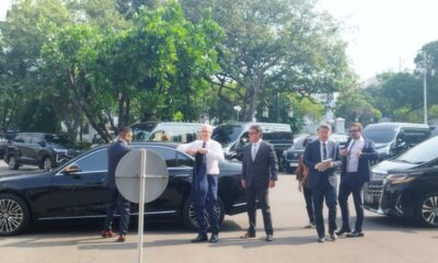 CEO Apple Tim Cook tiba di Istana dengan diantar oleh sedan mewah Mercedes-Benz S450