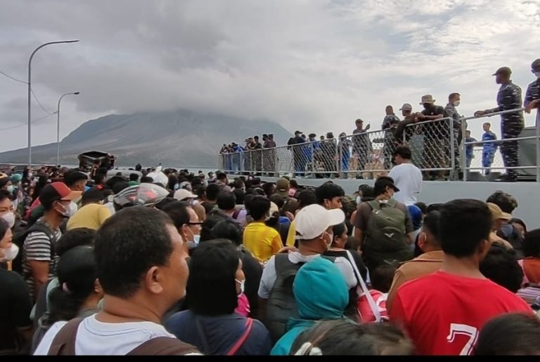 Ribuan warga dievakuasi dampak dari erupsi Gunung Ruang [gawai]