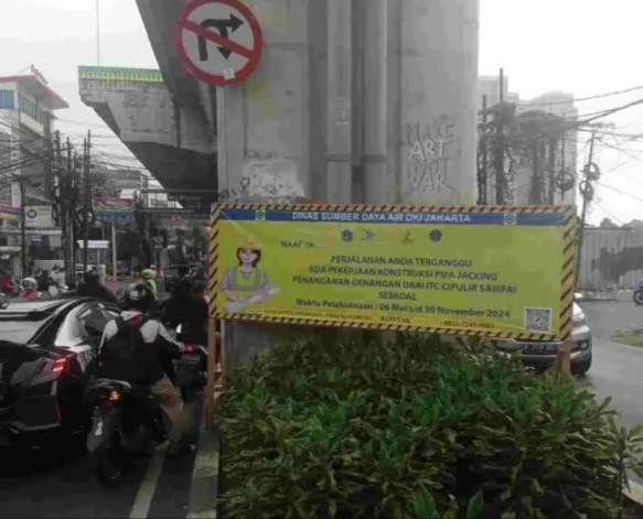 Pengendara Diimbau Hindari Jalan Ciledug Raya Sebab Ada Pembangunan Saluran Air Sampai Tanggal 30 November [antara]