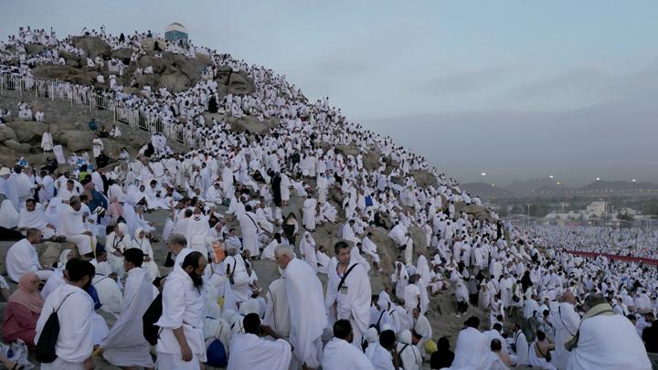 Ilustrasi jemaah haji beribadah di Arafah [tempo]