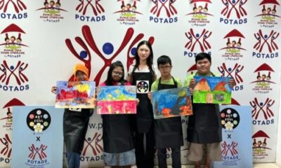 Di Rumah Ceria Down Syndrome, banyak anak down syndrome yang dilatih untuk mengasah kemampuan, misalkan melukis serta menggambar sebuah objek memakai cat air [antara]
