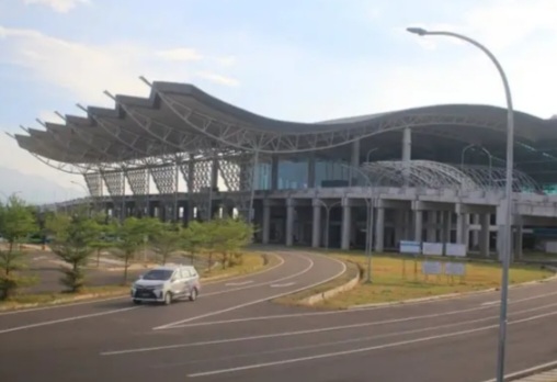Penjabat (Pj) Gubernur Jawa Barat Bey Machmudin menuturkan sejumlah investor tertarik menanamkan modalnya dalam pengembangan Bandara Internasional Jawa Barat (BIJB) Kertajati Majalengka [bbci]