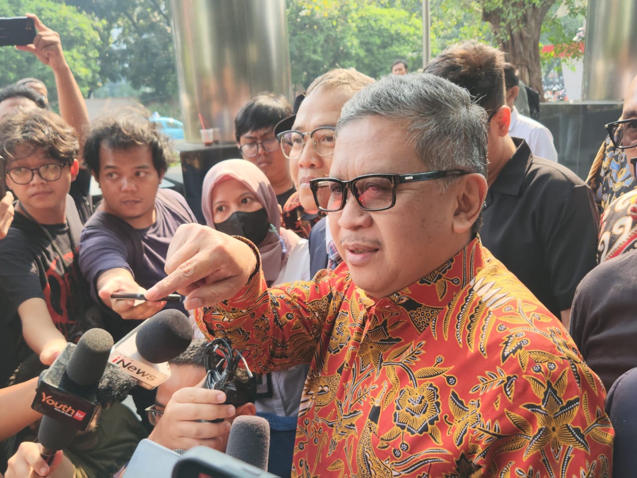 Sekretaris Jenderal (Sekjen) PDI-P Hasto Kristiyanto mengunjungi Gedung Merah Putih Komisi Pemberantasan Korupsi (KPK) pada hari Kamis (15/8/2024) [beritanasional]