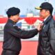 Panglima TNI Jenderal Agus Subiyanto menyerahkan Brevet Kehormatan Hiu Kencana kepada Presiden Joko Widodo (Jokowi) [presidenri]