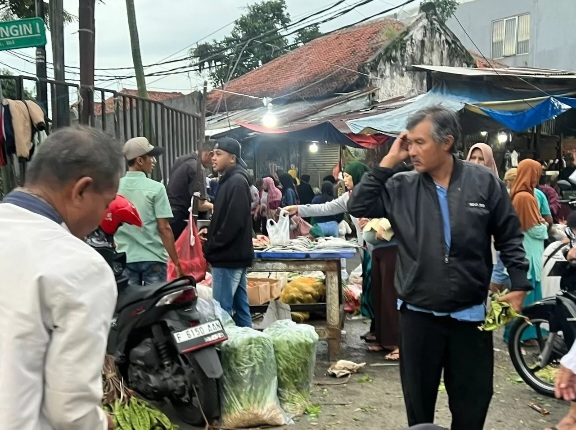 Kondisi pasar tumpah di jalan merdeka Bogor [jawapos]