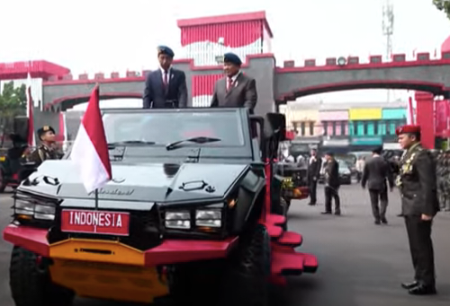 Jokowi dan Prabowo hadiri Apel Pengamanan Pengambilan Sumpah Presiden-Wapres [visi]