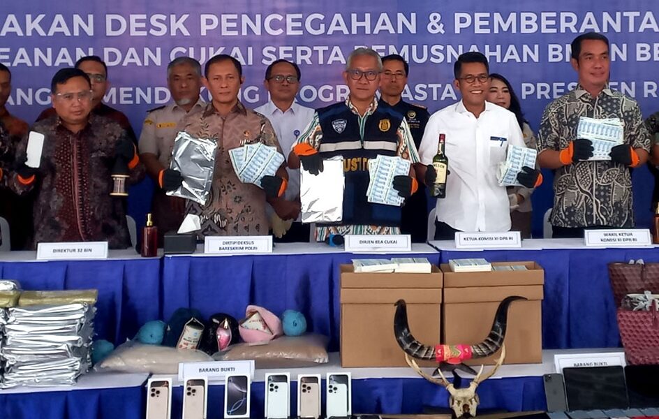 Bea cukai Soekarno-Hatta musnahkan barang ilegal termasuk iPhone 16 [disway]