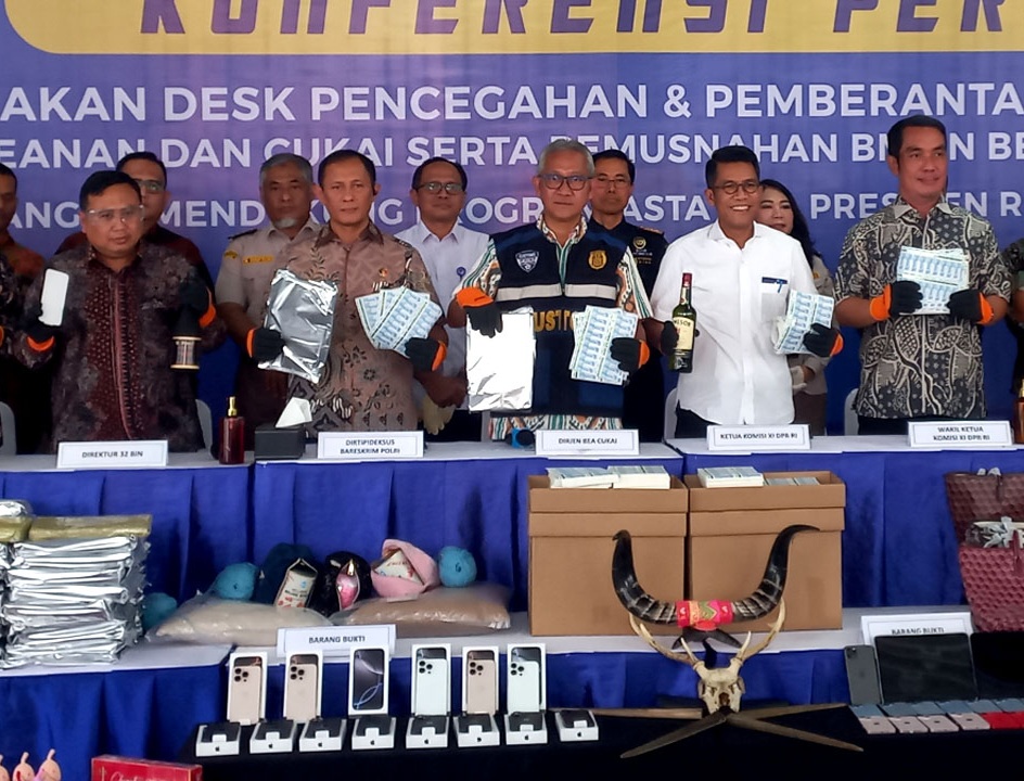 Bea cukai Soekarno-Hatta musnahkan barang ilegal termasuk iPhone 16 [disway]