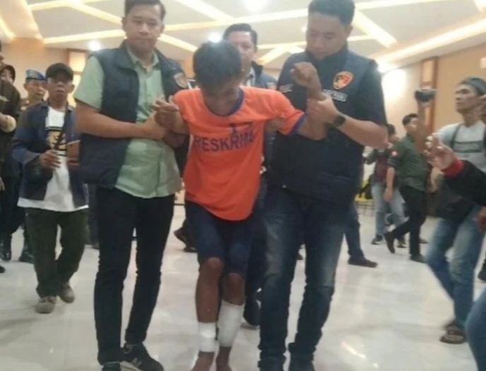 Pembunuhan satu keluarga Guru di Kediri [viva]