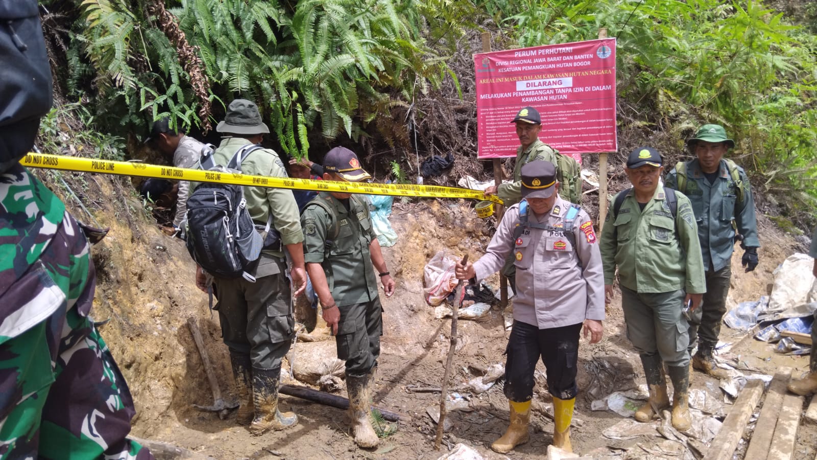 Tambang emas yang tak berizin di Hutan Cigudeg, Bogor ditertibkan aparat gabungan [bogorupdate]