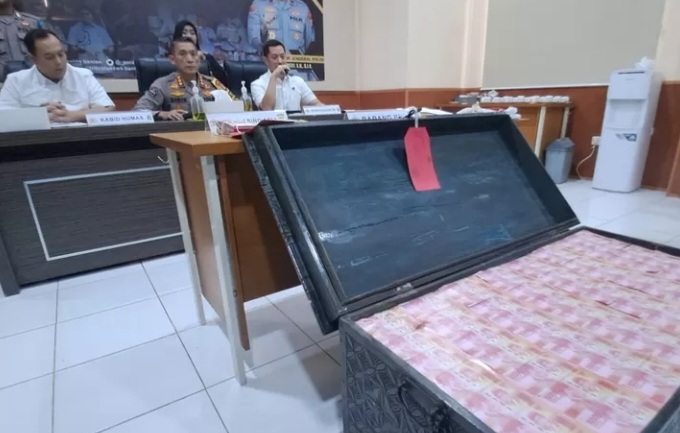 Modus Gandakan Uang, Pemilik Ponpes Pandeglang Simpan Uang Palsu Rp 260 Juta [bantenraya]