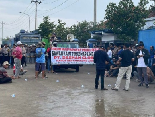 Demo petani di Brebes tuntut ganti rugi Pabrik Garmen [mantiqmedia]