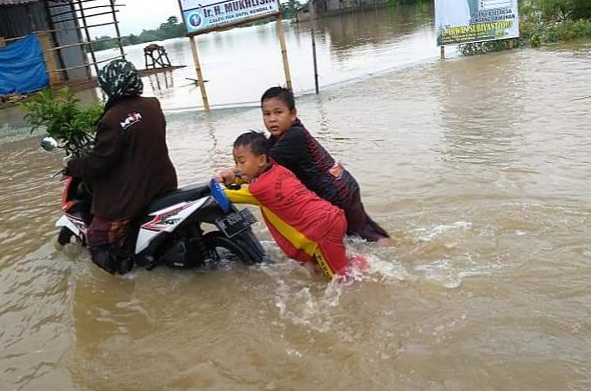 Ilustrasi banjir di Kendal [okezone]