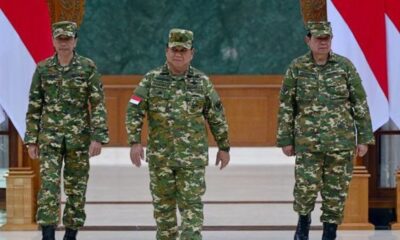 Prabowo didampingi SBY dan Jokowi di parade senja saat retret Kepala Daerah [voi]