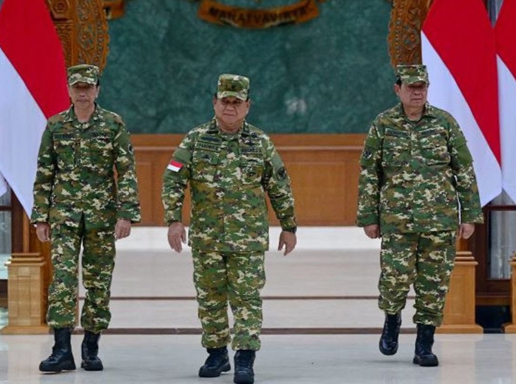 Prabowo didampingi SBY dan Jokowi di parade senja saat retret Kepala Daerah [voi]