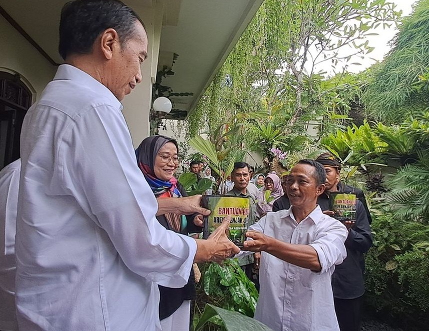 Petani Aren Beri Nama Bibit Baru Dengan 'Aren Genjah Jokowi' [kompas]