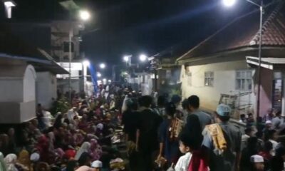 Kepadatan jemaah sholat Tarawih di Masjid Al-Ilyas Malang [idntimes]