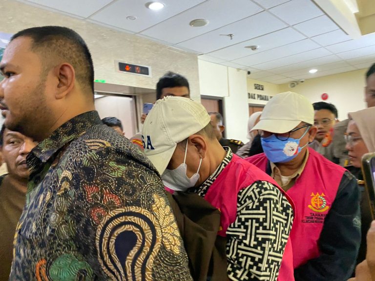 3 tersangka dugaan korupsi pengadaan Alat Olahraga Dispora Kota Bekasi [gobekasi]