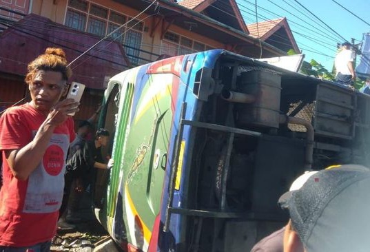 Kecelakaan Bus ALS Di Padang Panjang, tewaskan 12 orang [sinpo]