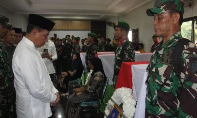 Panglima TNI melepas 4 jenazah prajurit TNU yang gugur saat ledakan pemusnahan amunisi kedaluwarsa di Garut, Jawa Barat [detik]