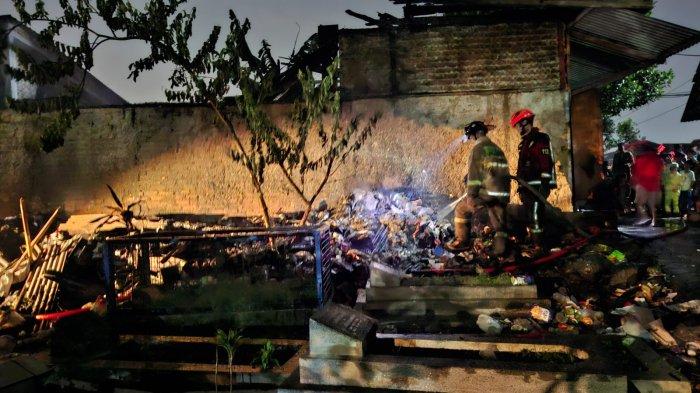 Kebakaran gudang daur ulang Sukamenak, bandung [tribunnews]