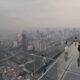 Ilustrasi menikmati pemandangan di Sky Garden di Jakarta [timenews]