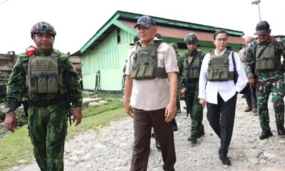 Menhan Sjafrie Sjamsoeddin dan Menkeu Sri Mulyani Ke Nduga, Papua memakai rompi anti peluru [mcinews]