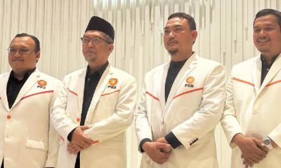 PKS terima SK Kepengurusan Pusat Baru dari Menkum RI [tempo]