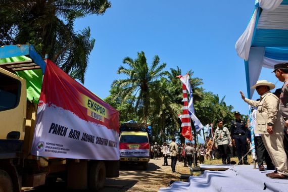 Prabowo melepas ekspor jagung ke Malaysia, usai Polri panen raya [jpnn]