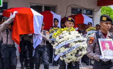 3 jenazah anggota Polsek Negara Batin, Way Kanan [cnnindonesia]