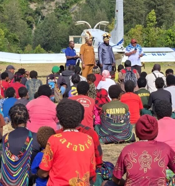 Bupati Intan Jaya, Aner Maisini mengunjungi Distrik Hitadipa untuk buka akses Lapangan Terbang [ceposonline]