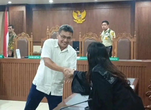 Di kasus dugaan korupsi importasi gula, mantan Direktur Pengembangan Bisnis PT Angkutan Sungai, Danau, dan Penyeberangan (ASDP) Indonesia Ferry, Charles Sitorus dihukum 4 tahun penjara [bitvonline]