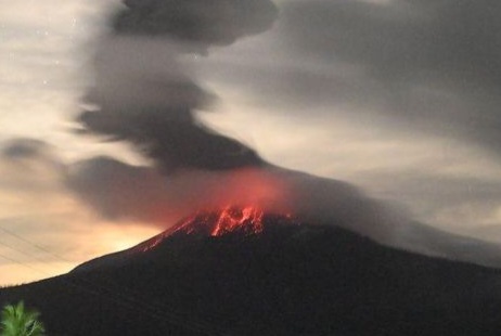 Dentuman letusan Gunung Lewotobi Laki-Laki [prudensi]