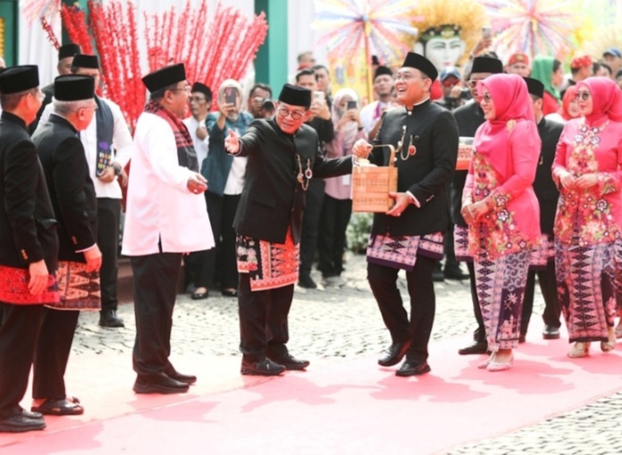 Gubernur DKI Jakarta, Pramono Anung sudah mewajibkan pemakaian atribut Betawi [beritajakarta]
