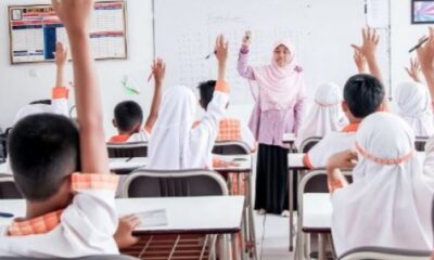 Ilustrasi guru sedang mengajar [sahabatguru]
