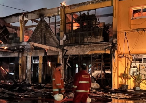Kebakaran gedung Disnaker Riau [rri]