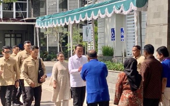 Jokowi bersama Ibu Iriana hadiri Reuni Angkatan 80 Fakultas Kehutanan UGM [tribunnews]